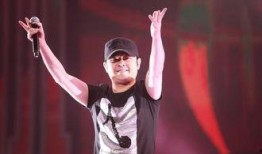 最新爆料那英过往视频播放,揭秘歌手背后的故事与风采